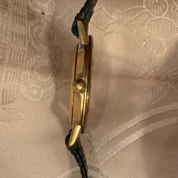 SALE! Vintage GUCCI - 3100J Swiss Quartz Watch. Black & 18K Goldplate - Picture 10 of 10